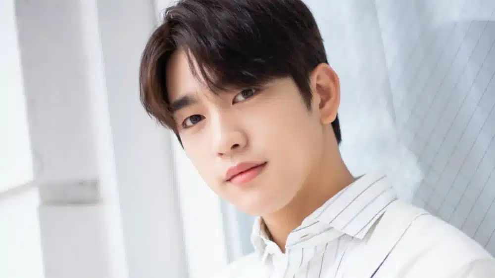 Read more about the article 9 เรื่องน่ารู้ของจินยอง พร้อมประวัติและผลงาน