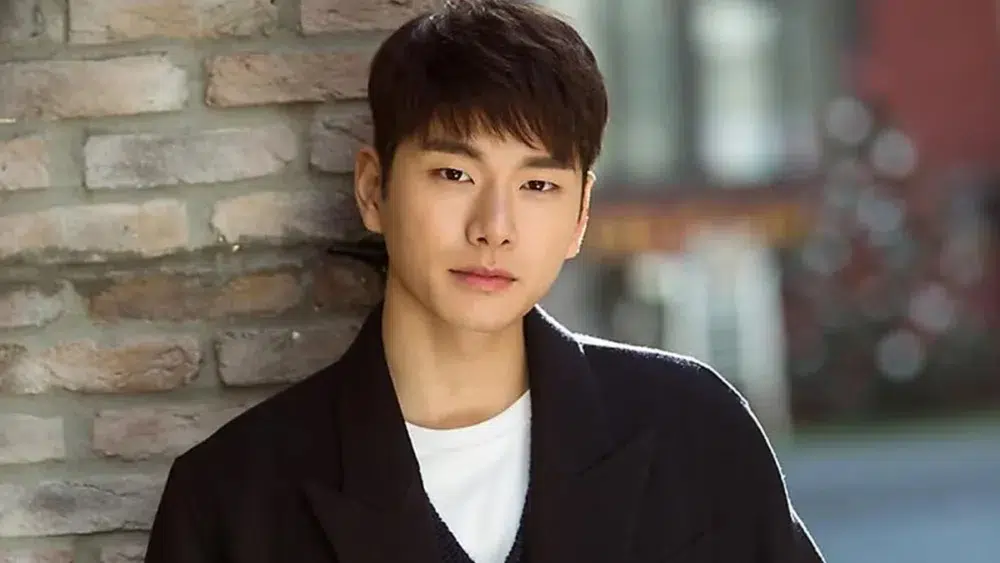 Read more about the article รู้จัก อีอีคยอง (Lee Yi Kyung) พร้อมประวัติและผลงาน