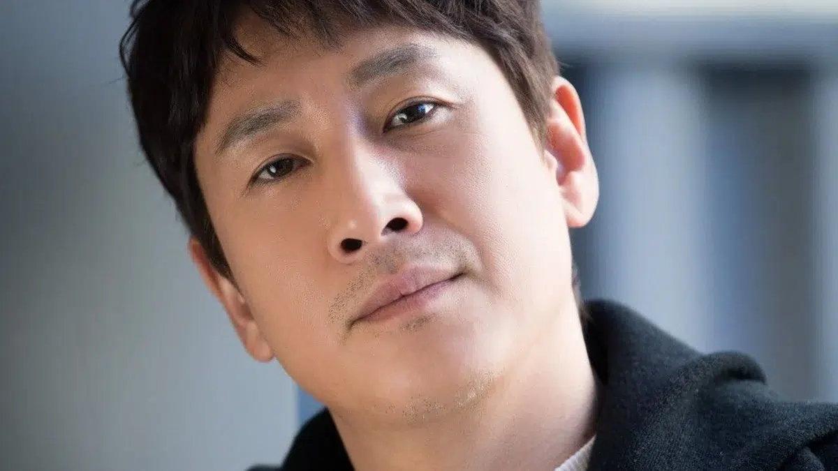 Read more about the article รู้จัก อีซอนกยุน (Lee Sun Kyun) พร้อมประวัติและผลงาน