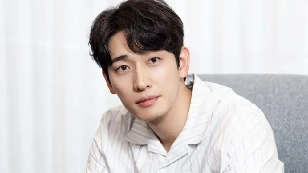 Read more about the article รู้จัก ยุนพัค (Yoon Park) พร้อมประวัติและผลงาน