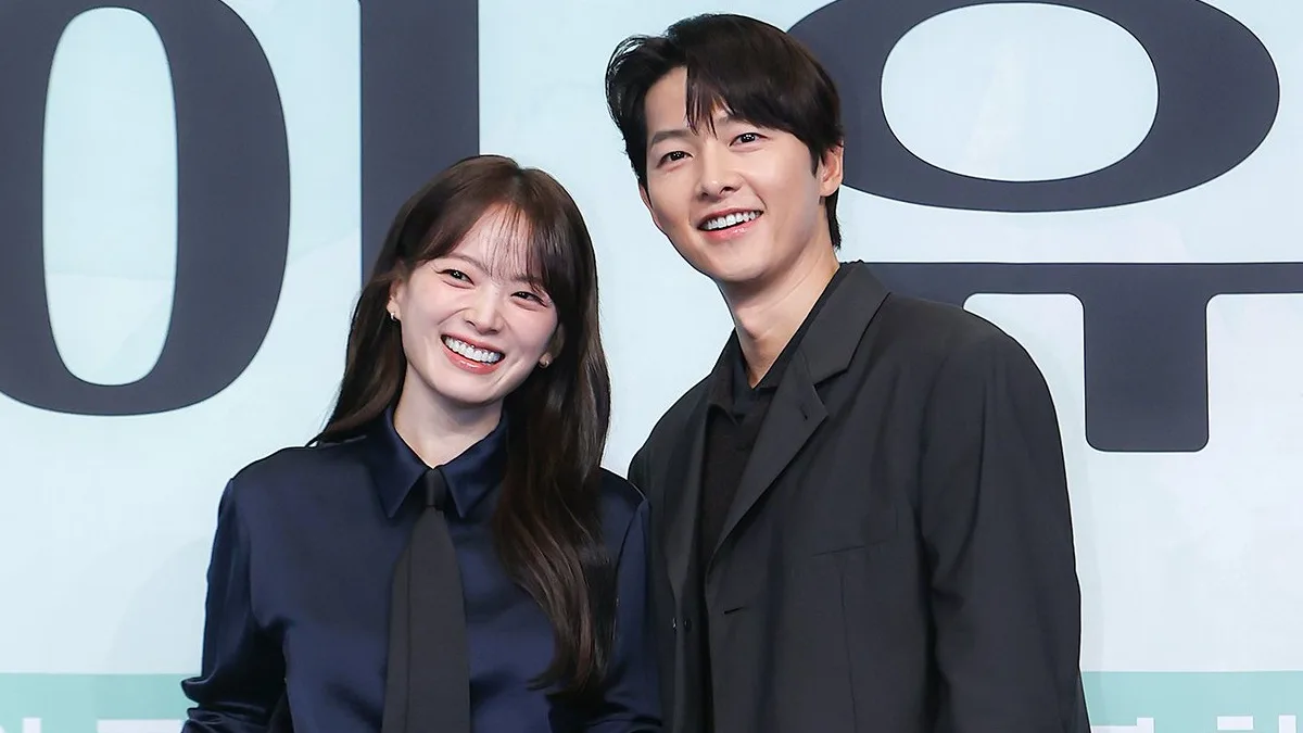 Read more about the article ซงจุงกิ (Song Joong Ki) และชอนอูฮี (Chun Woo Hee) เสิร์ฟเคมีและเมนูอาหารเกาหลีในรายการ ‘Naraesik’