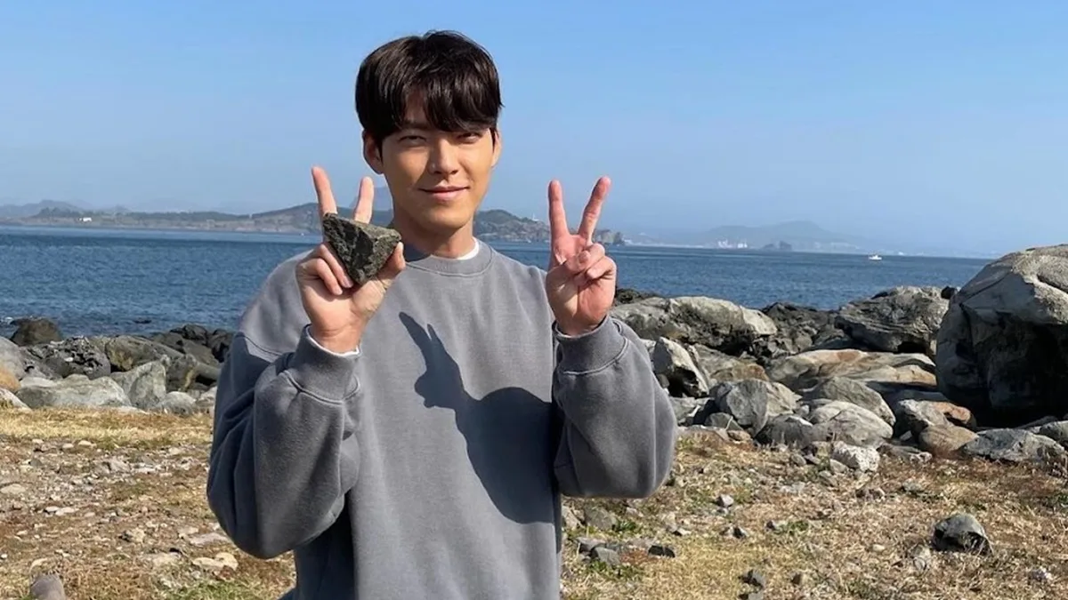 Read more about the article คิมอูบิน เผยเดิมซีรีส์ Our Blues เขาต้องถ่ายทำแค่เดือนครึ่ง แต่กลับกลายเป็น 6 เดือน
